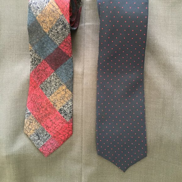 Stylish pair of Men's Silk Ties - Picture 1 of 5
